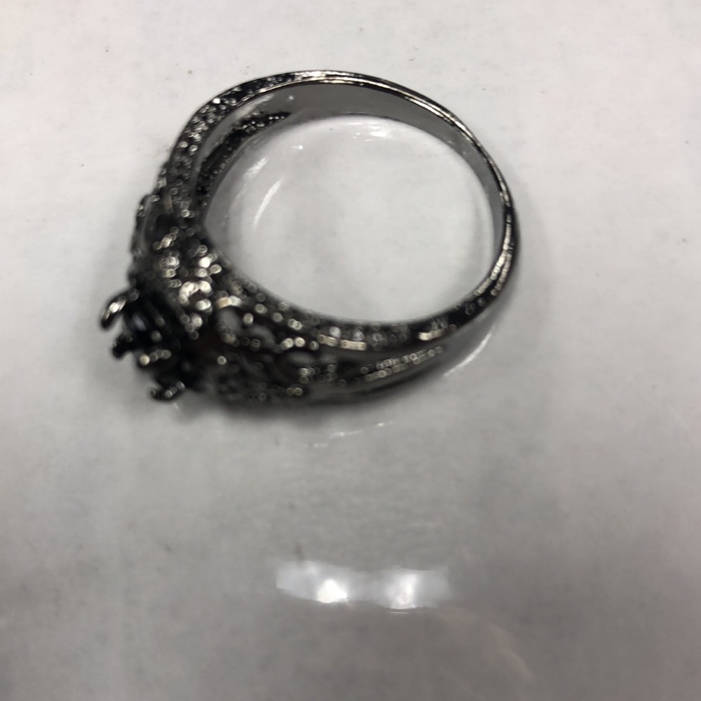 Brand new ring - Picture 3 of 3